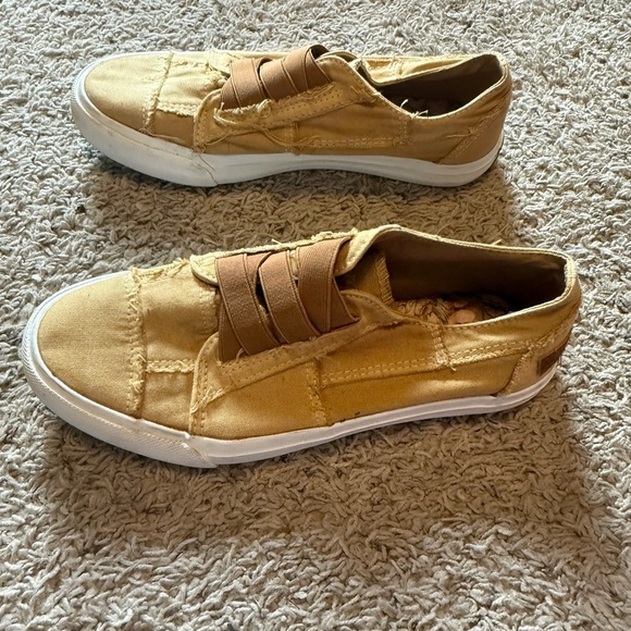 Blowfish Mustard Canvas Sneakers with Elastic Straps - Picture 4 of 6